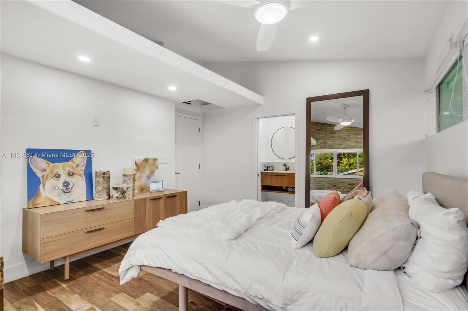 7550 Southwest 60th Street Miami, FL 33143 - Photo 33 of 64 Bedroom with ensuite bath