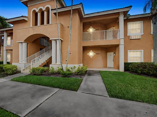 $275,000 | 8375 Mulligan Circle, Unit 4522, Port St. Lucie, FL 34986