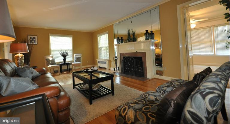 1471 Roxanna Road Northwest Washington, DC 20012 - Photo 17 of 28 Living Room