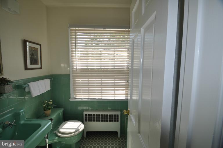 1471 Roxanna Road Northwest Washington, DC 20012 - Photo 10 of 28 Bath