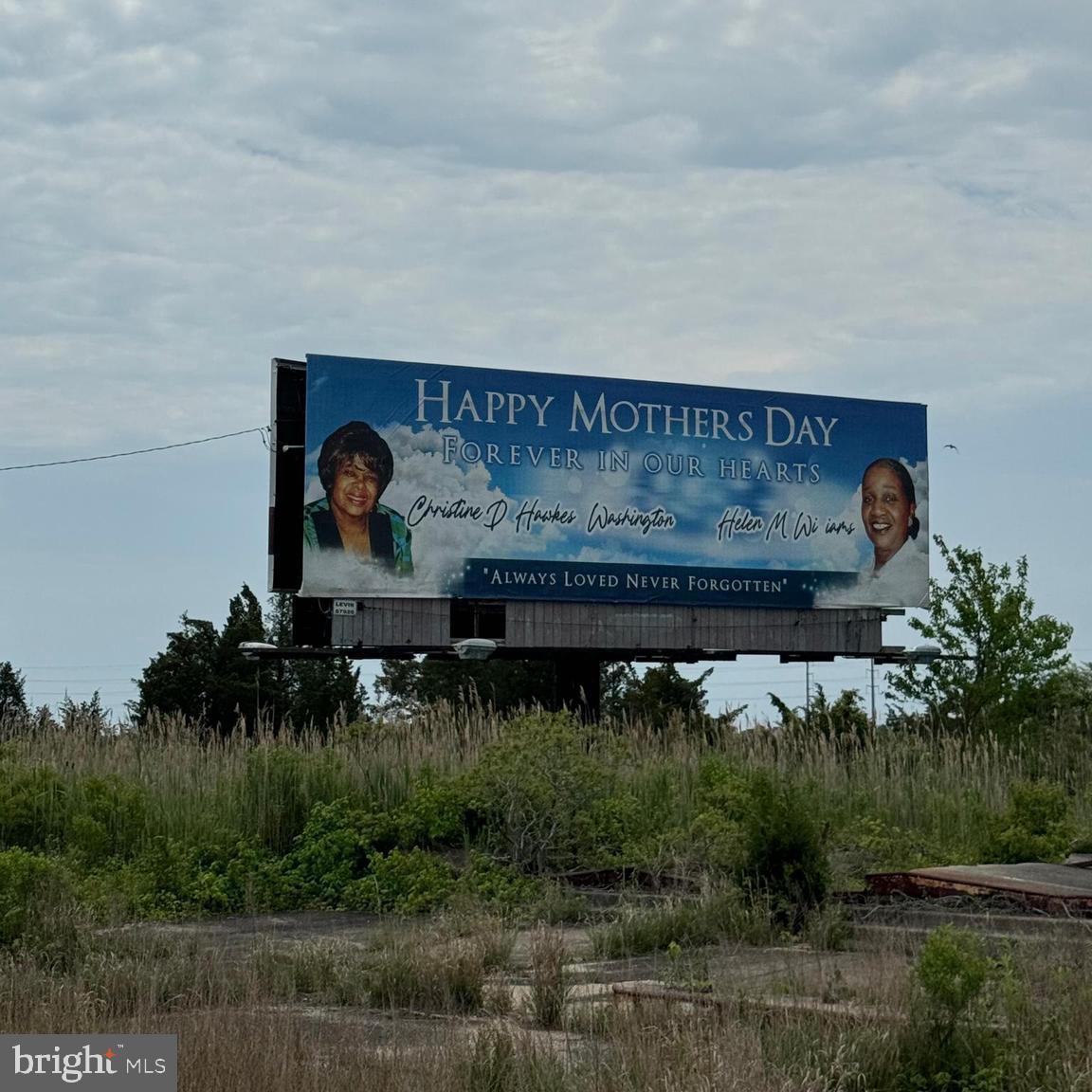 East Absecon Boulevard, Unit BILLBOARD 204 Absecon, NJ 08201 - Photo 1 of 2 a front view of a house with a yard