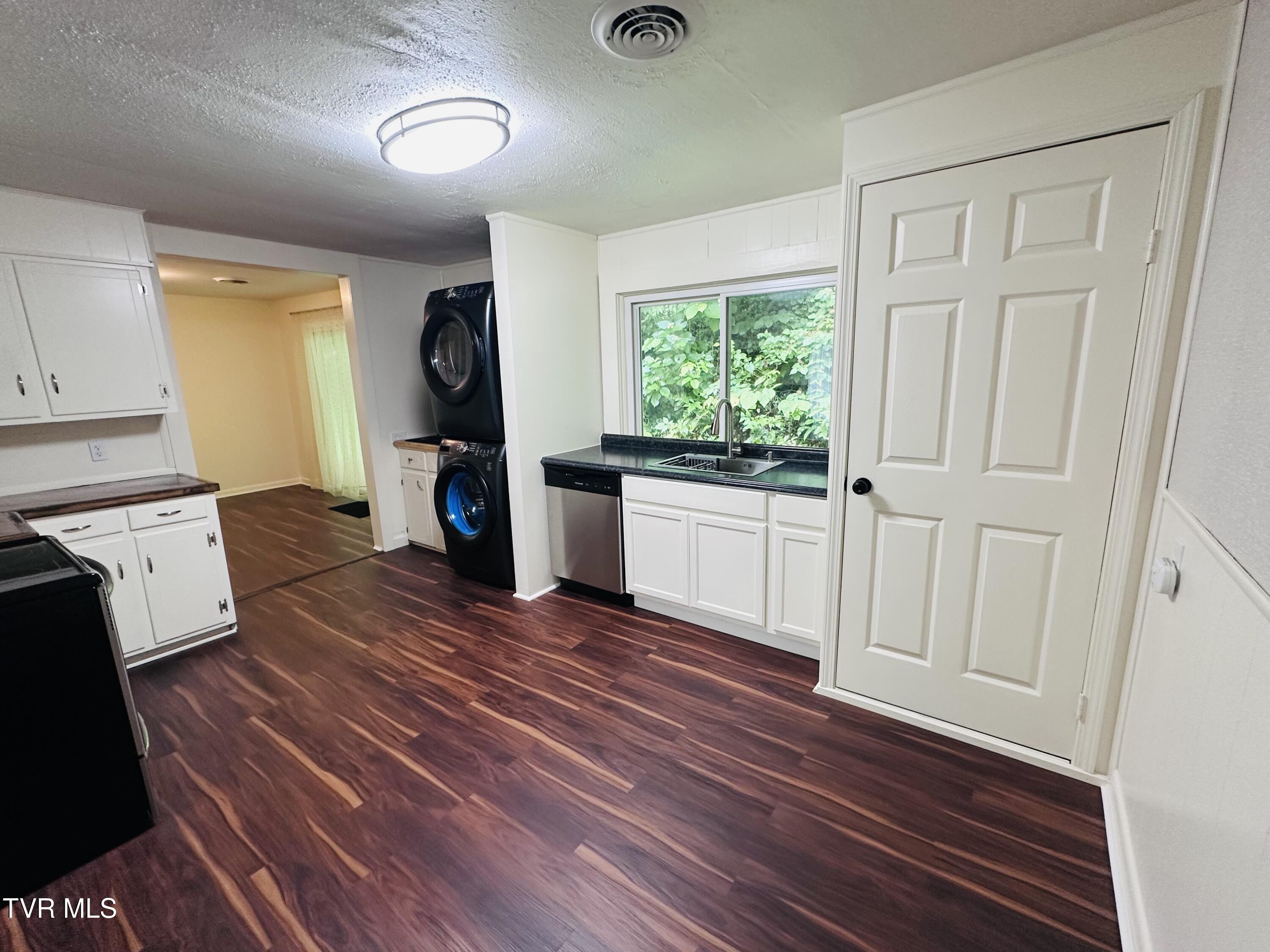 2502 Marbleton Road Unicoi, TN 37692 - Photo 7 of 34 7