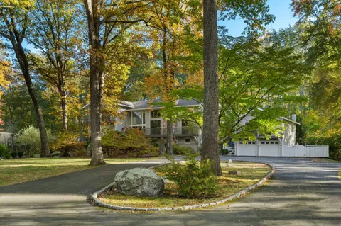 $1,649,000 | 335 Georgetown Road, Weston, CT 06883