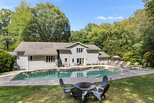 $1,799,000 | 335 Georgetown Road, Weston, CT 06883