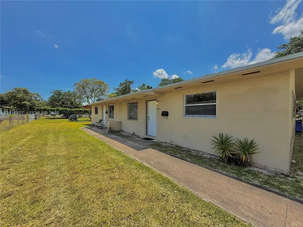 $2,300 | 1970 Northwest 104th Street, Unit 1970, Miami, FL 33147