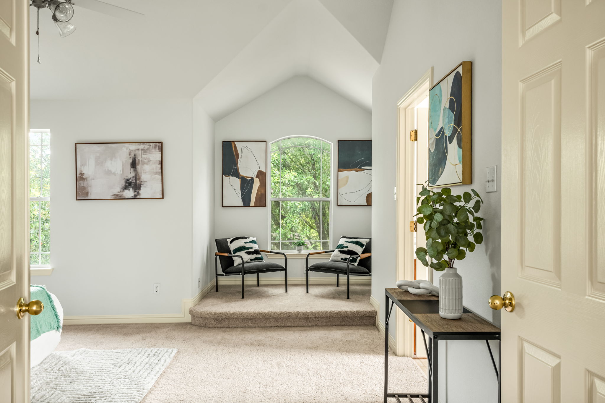 10004 Isle Royale Way Austin, TX 78747 - Photo 20 of 31 Varying ceiling heights and abundant windows enhance this spacious primary bedroom retreat.