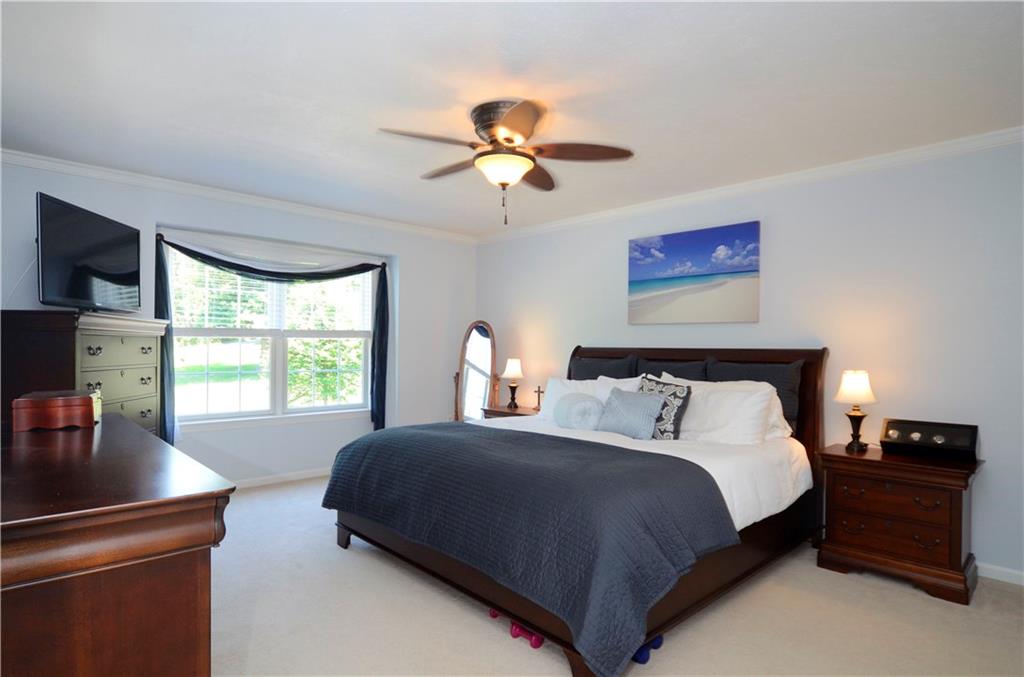 5007 Oak Point Drive McKees Rocks, PA 15136 - Photo 12 of 24 Spacious Master Bedroom