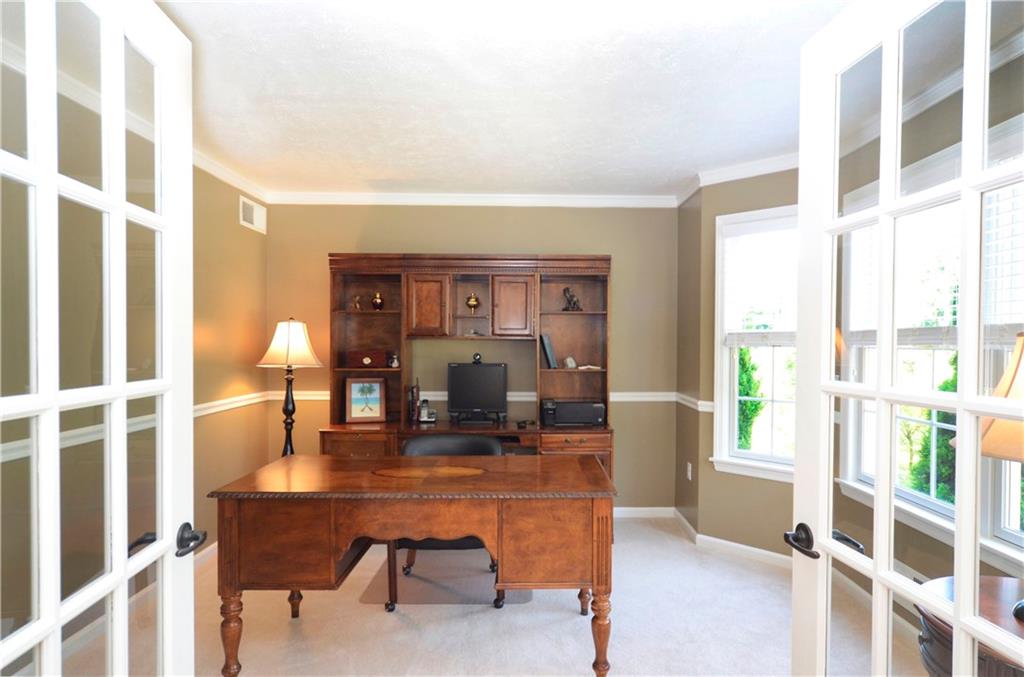 5007 Oak Point Drive McKees Rocks, PA 15136 - Photo 8 of 24 DEN