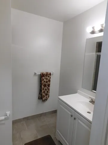 $1,400 | 448 Fox Hills Drive South, Unit 3, Bloomfield Hills, MI 48304