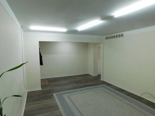 $1,400 | 448 Fox Hills Drive South, Unit 3, Bloomfield Hills, MI 48304