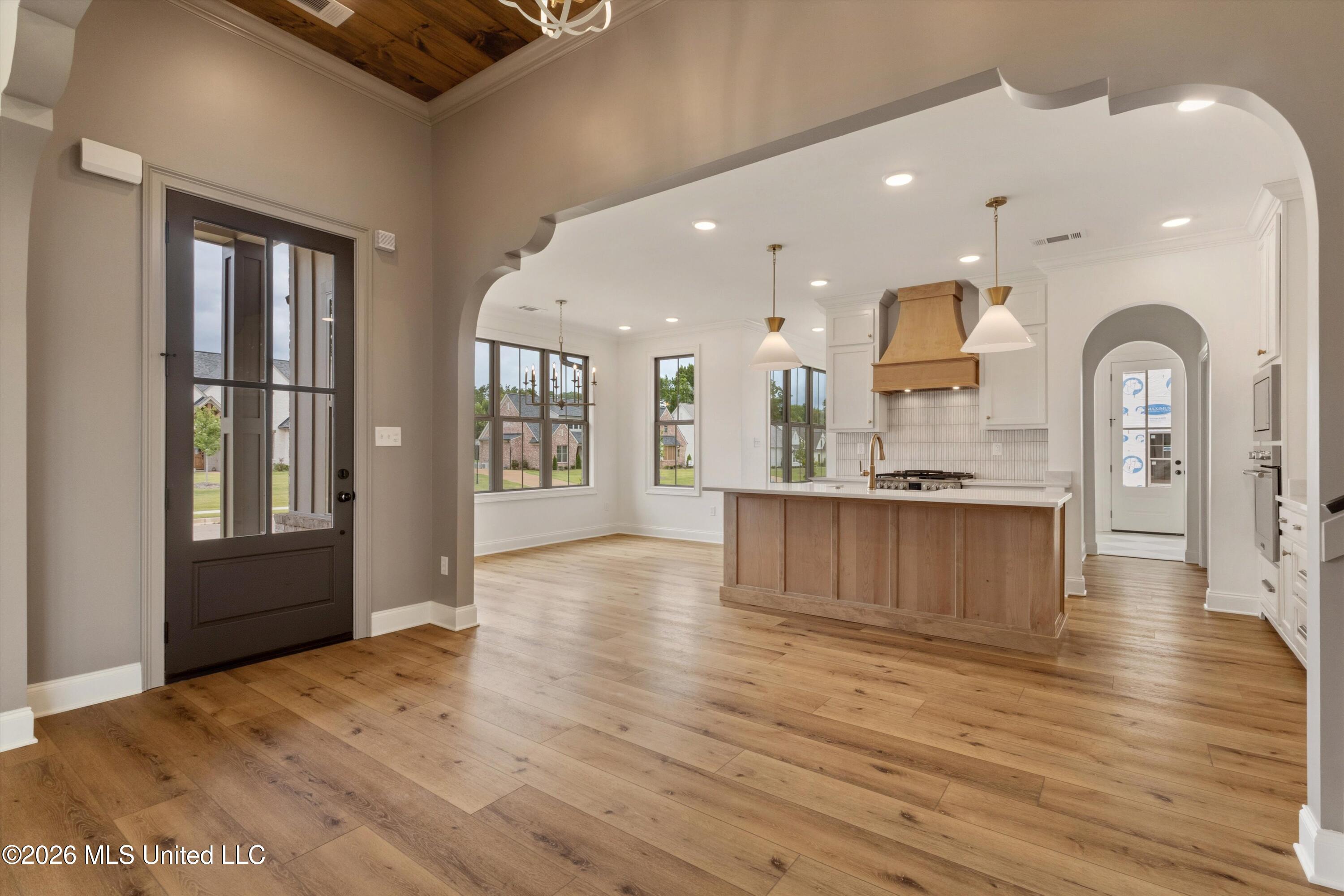 5381 Grayson Way Hernando, MS 38632 - Photo 9 of 43 Foyer/Kitchen View