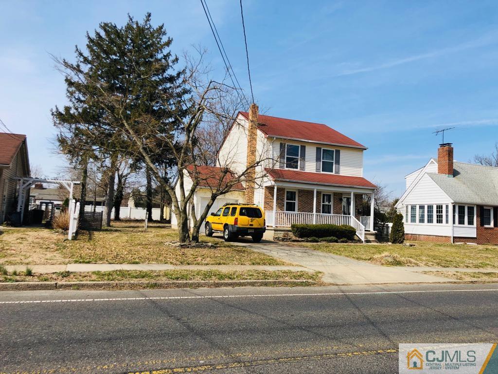 902 Salem Road Burlington, NJ 08016 - Photo 2 of 17 a view of a house with a yard
