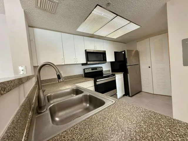 $1,800 | 5035 Wiles Road, Unit 206, Coconut Creek, FL 33073