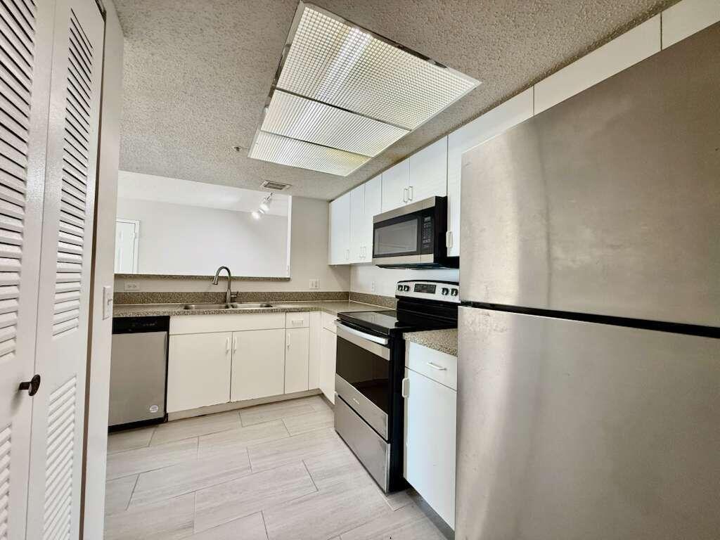 5035 Wiles Road, Unit 206 Coconut Creek, FL 33073 - Photo 11 of 17 WhatsApp Image 2025-12-26 at 16.07.12 (3