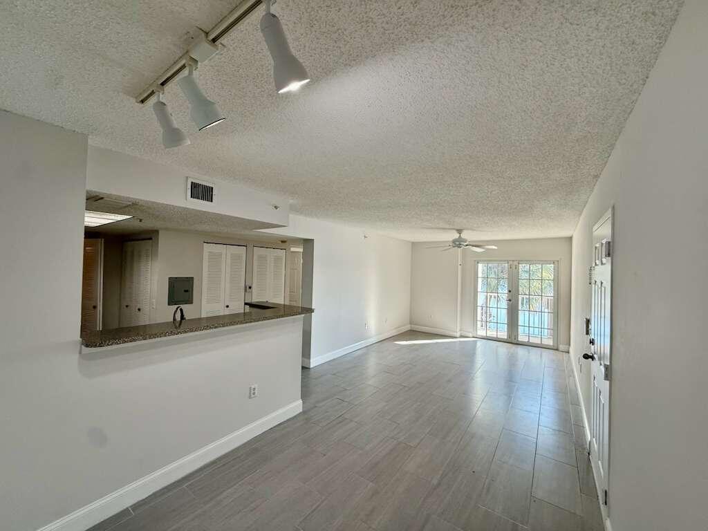 5035 Wiles Road, Unit 206 Coconut Creek, FL 33073 - Photo 4 of 17 WhatsApp Image 2025-12-26 at 16.07.13 (4