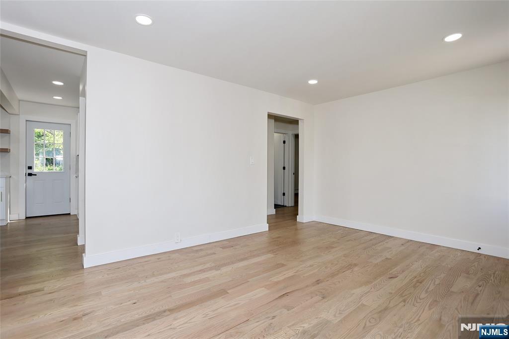 20 Dojean Court Bergenfield, NJ 07621 - Photo 7 of 50