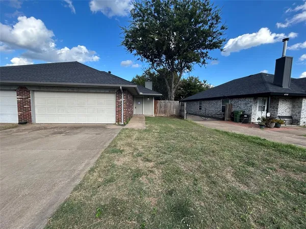 $1,695 | 6320 Holiday Lane, North Richland Hills, TX 76182
