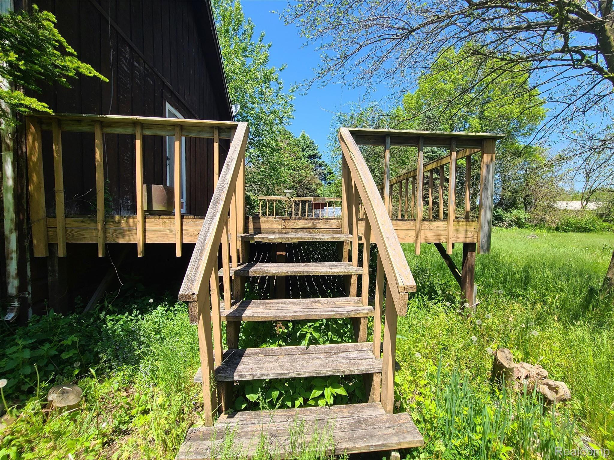 17523 Inkster Road Romulus, MI 48174 - Photo 28 of 45 Deck