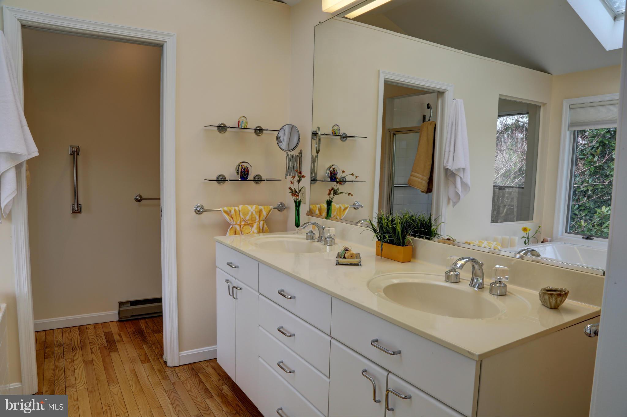 240 Rugby Road Arnold, MD 21012 - Photo 13 of 30 Bath (Master)