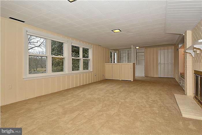 240 Rugby Road Arnold, MD 21012 - Photo 17 of 30 Lower level Family Room with tons of daylight