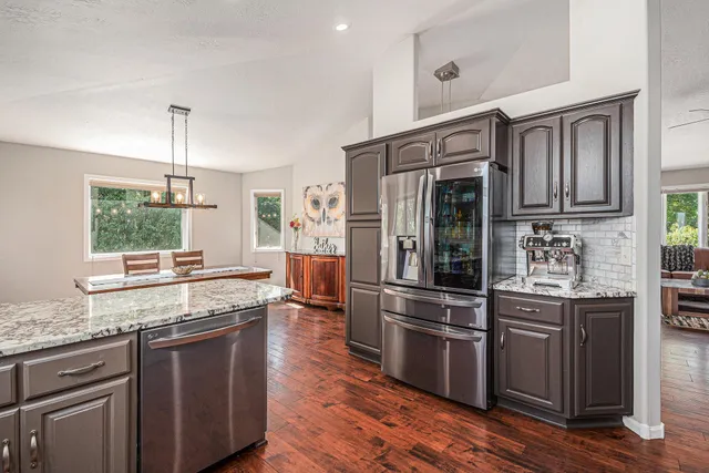 $549,900 | 721 Britz Drive, Luverne, MN 56156