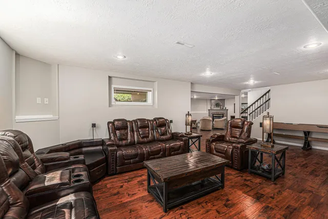 $549,900 | 721 Britz Drive, Luverne, MN 56156