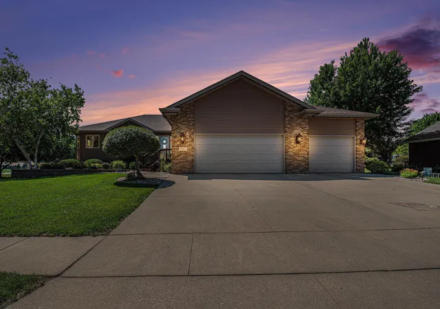 $549,900 | 721 Britz Drive, Luverne, MN 56156