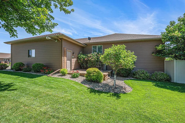 $549,900 | 721 Britz Drive, Luverne, MN 56156