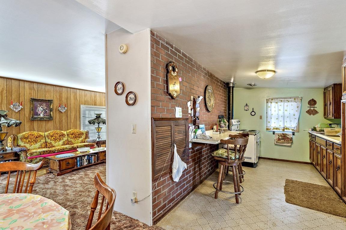 2384 Camp Baker Road Medford, OR 97501 - Photo 13 of 35 Kitchen, main home