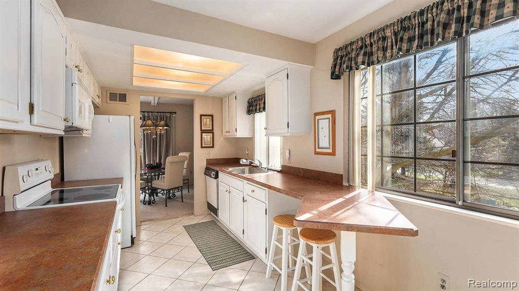 2919 Country Club Drive Rochester Hills, MI 48309 - Photo 13 of 23