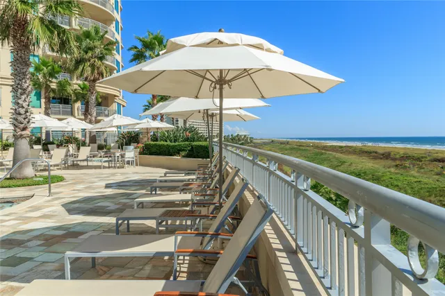 $950,000 | 801 East Beach Drive, Unit TW0904, Galveston, TX 77550