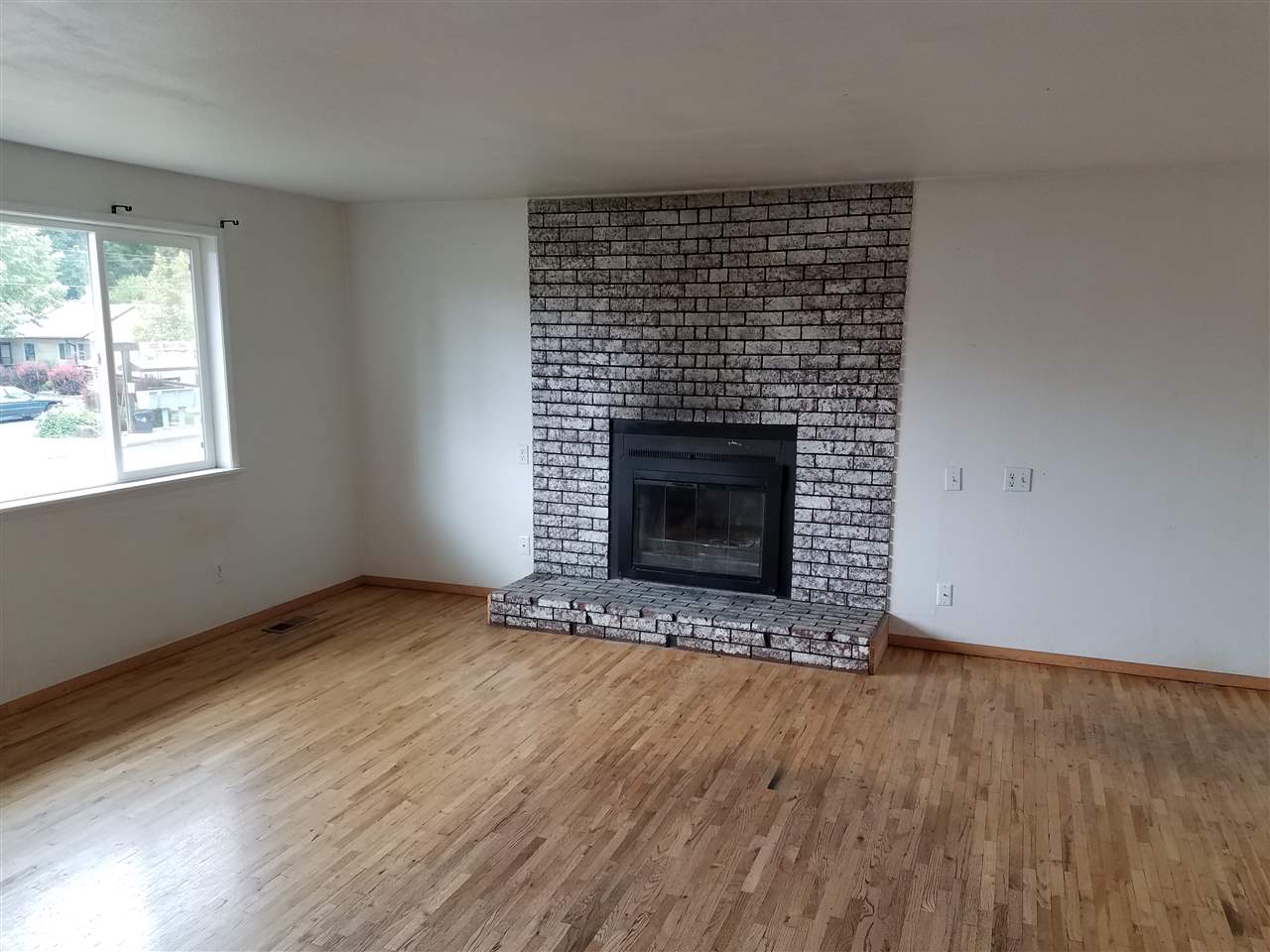 812 Chestnut Street Cheney, WA 99004 - Photo 2 of 17 Gallery Image 2
