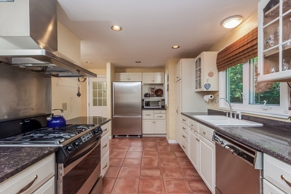 151 Newton Road Springfield, MA 01118 - Photo 7 of 26 Gallery Image 7