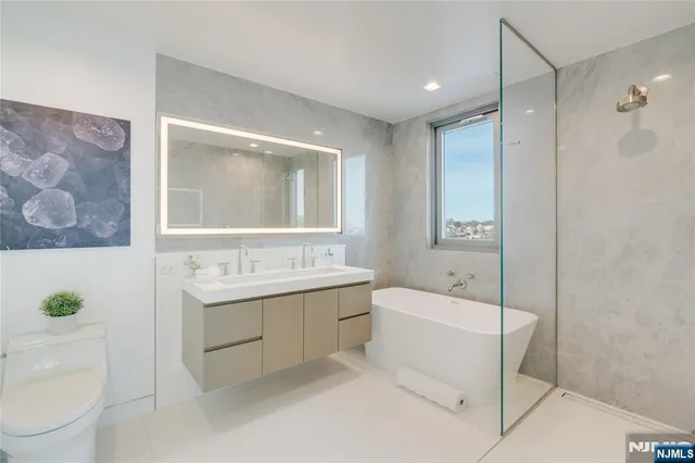 $1,480,000 | 320 Adolphus Avenue, Unit 916, Cliffside Park, NJ 07010