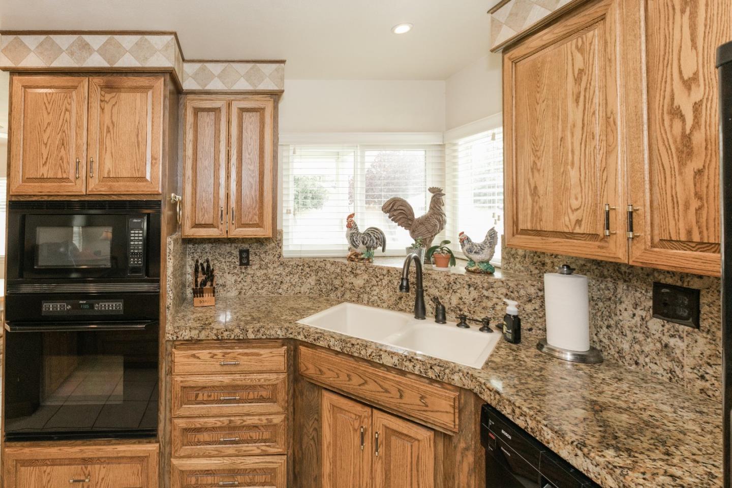 18570 Ranchito Del Rio Drive Salinas, CA 93908 - Photo 13 of 47 Gallery Image 13