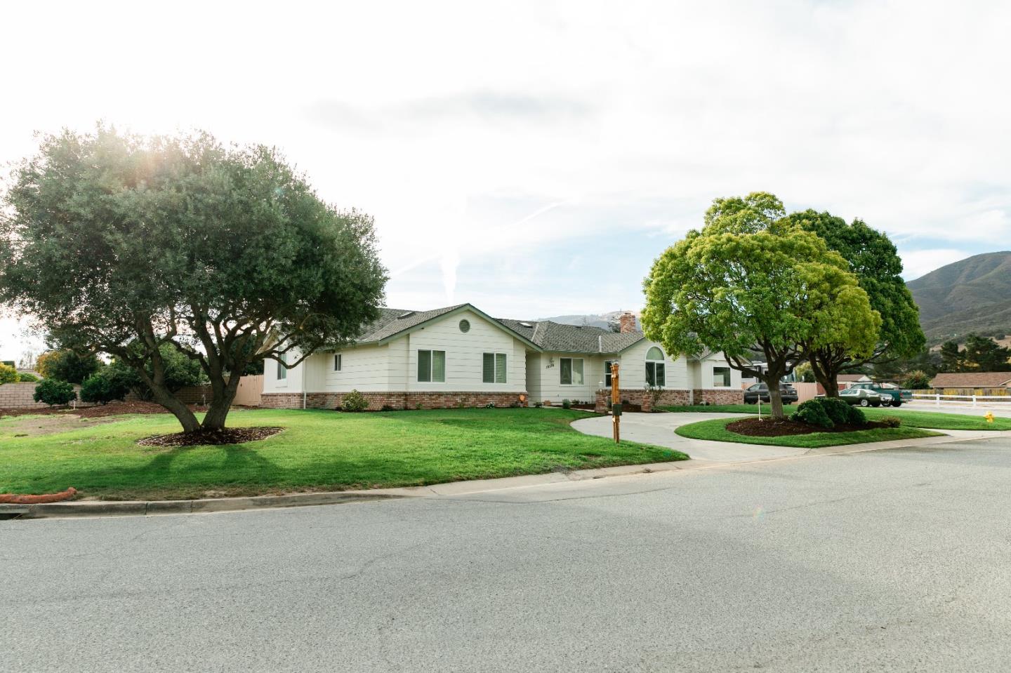 18570 Ranchito Del Rio Drive Salinas, CA 93908 - Photo 4 of 47 Gallery Image 4