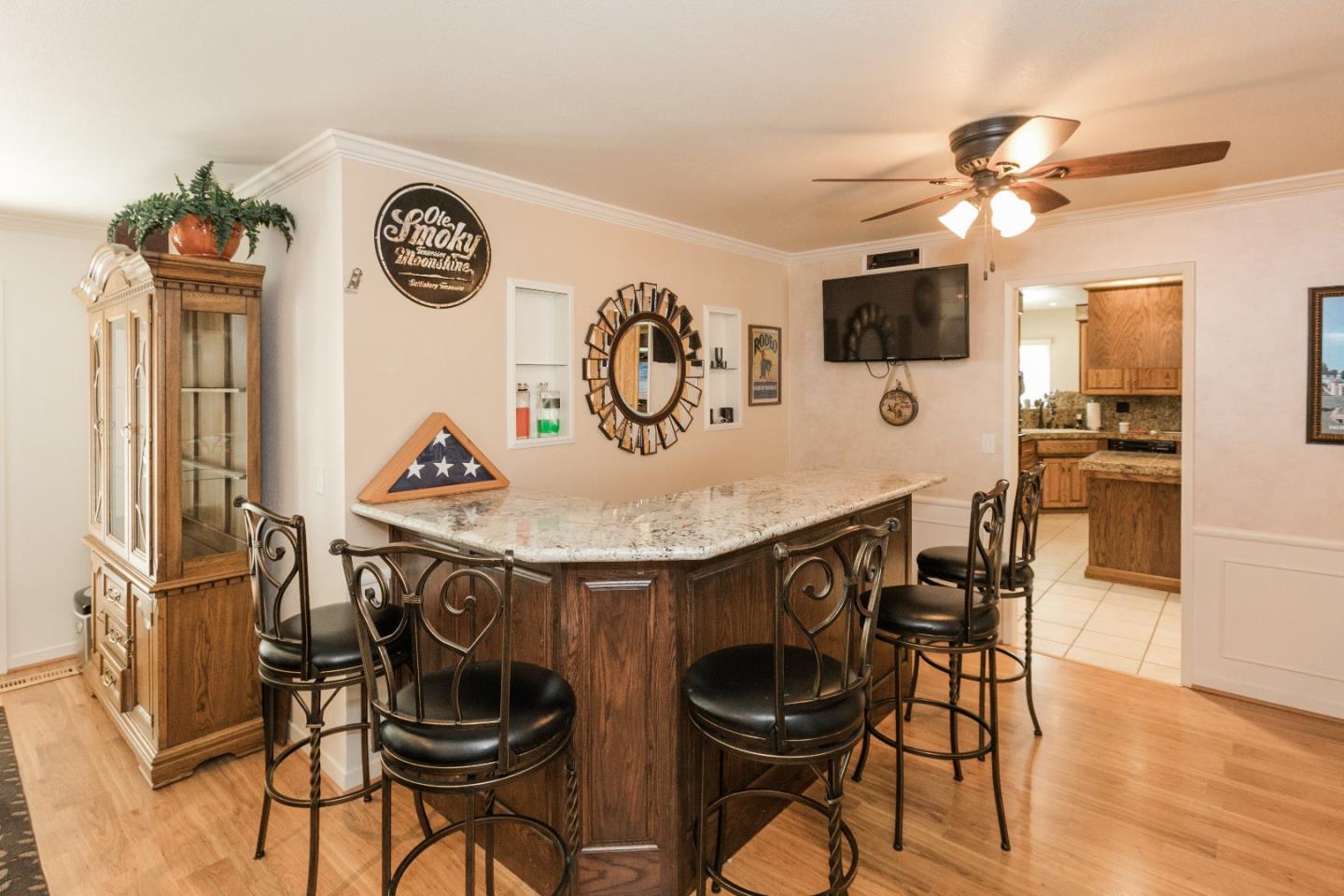 18570 Ranchito Del Rio Drive Salinas, CA 93908 - Photo 9 of 47 Gallery Image 9