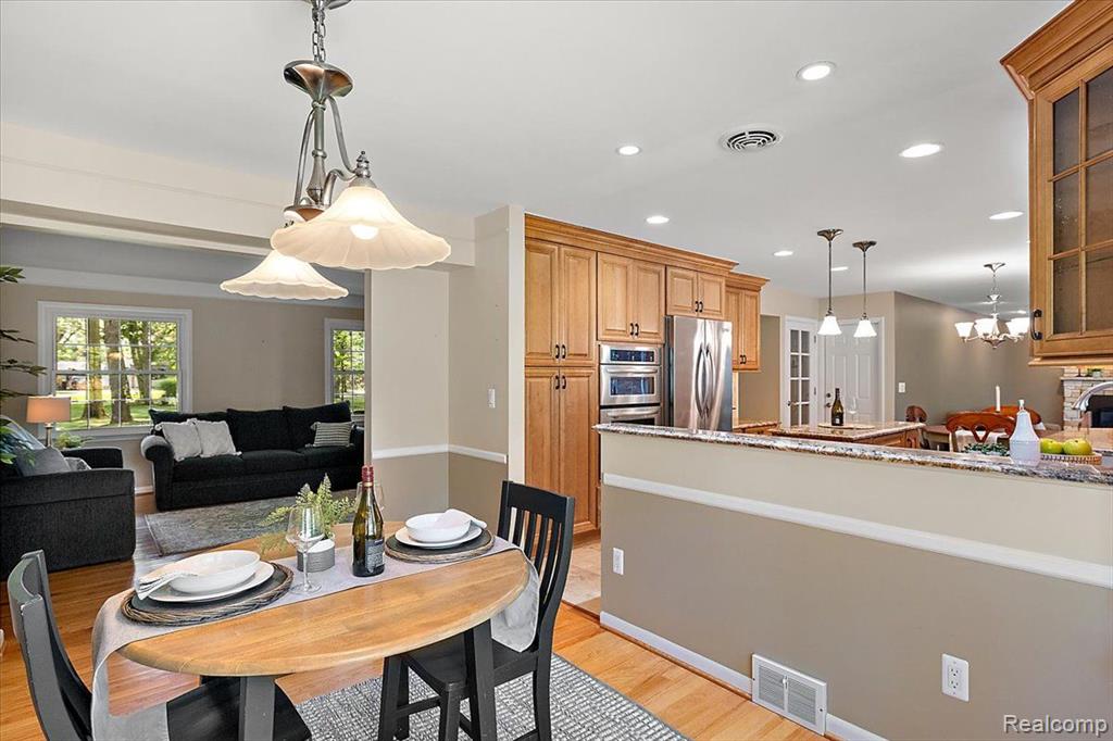144 Oaklane Drive Rochester Hills, MI 48306 - Photo 17 of 74