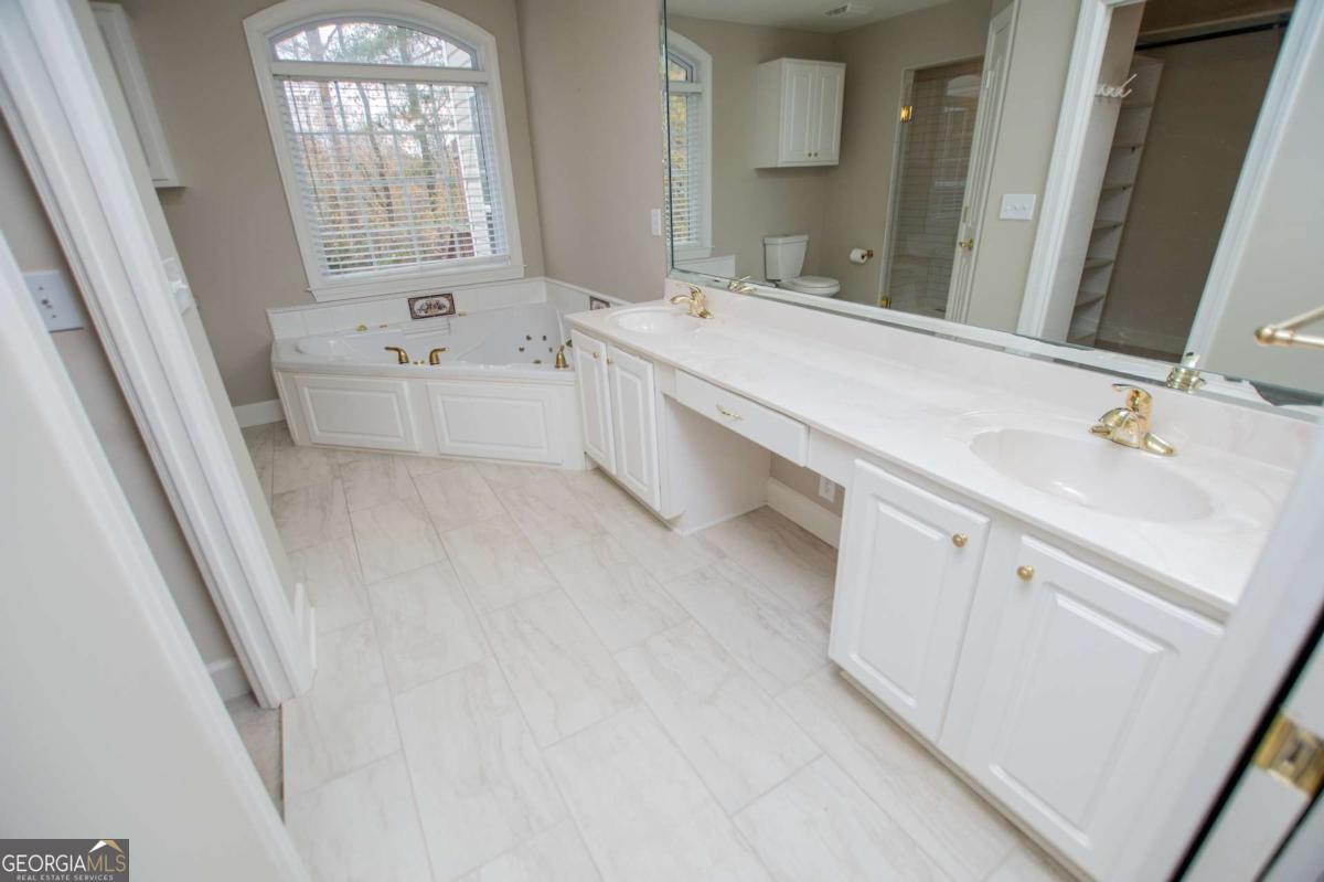 128 Manor Way Carrollton, GA 30117 - Photo 39 of 68