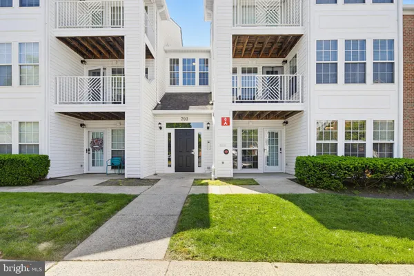 $338,500 | 703 Harvest Run Drive, Unit 104, Odenton, MD 21113