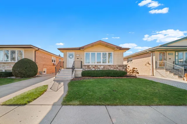 $585,000 | 6814 North Dowagiac Avenue, Chicago, IL 60646