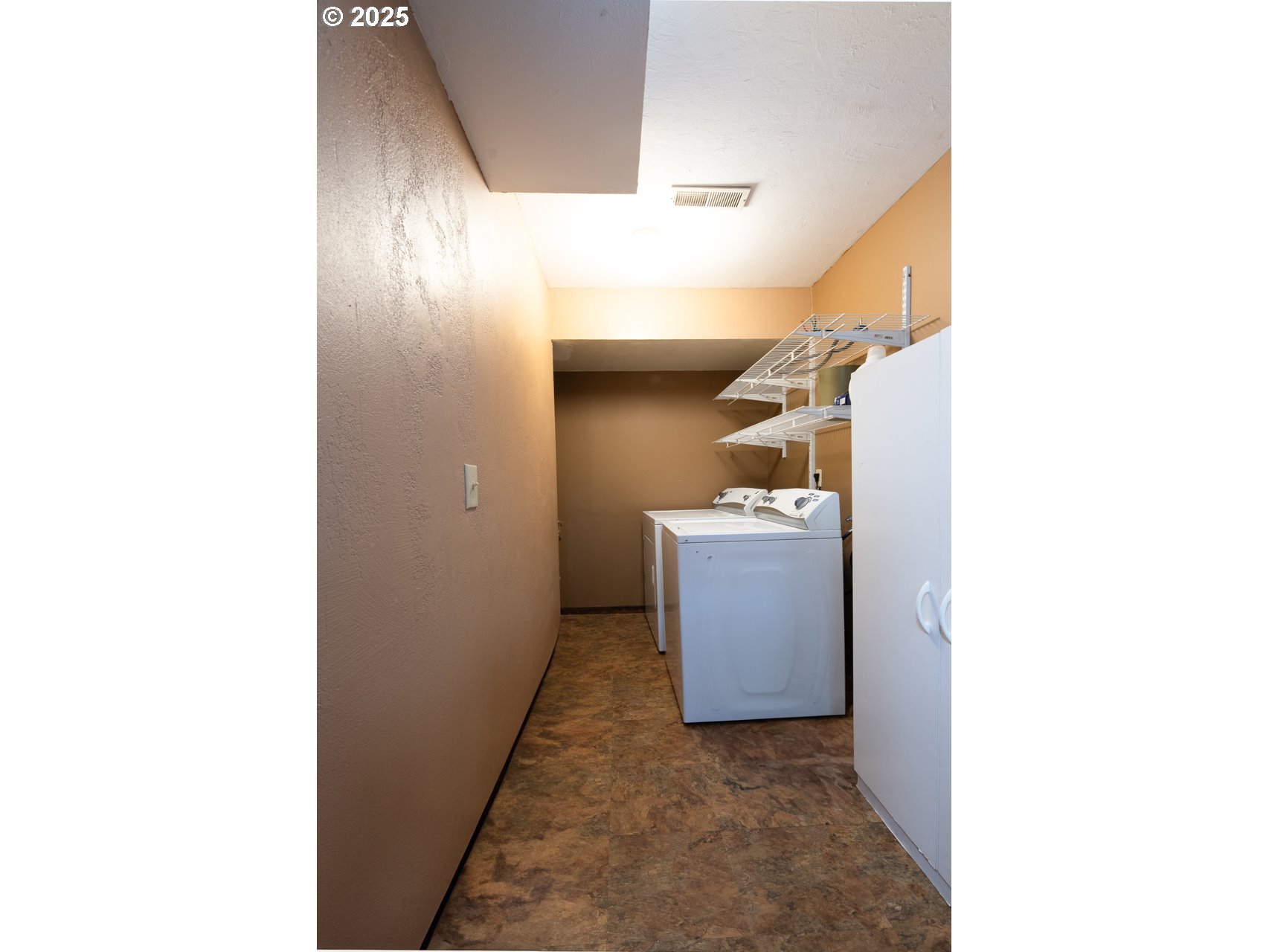 3503 Northwest Valley View Drive Albany, OR 97321 - Photo 37 of 43 a view of a hallway with utility room