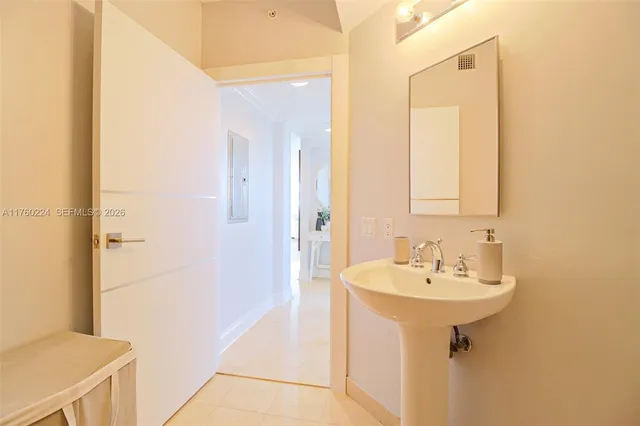 $10,000 | 6365 Collins Avenue, Unit 1903, Miami Beach, FL 33141