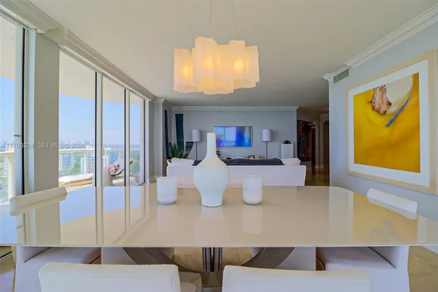 $10,000 | 6365 Collins Avenue, Unit 1903, Miami Beach, FL 33141