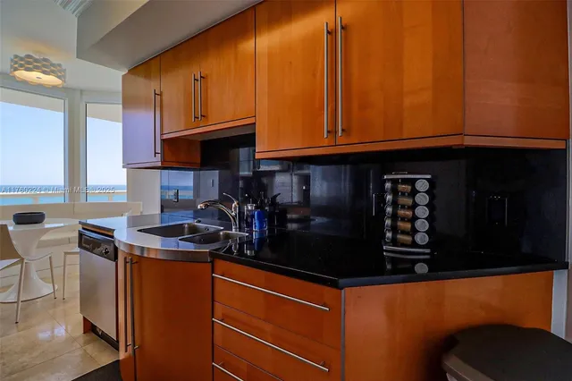 $13,000 | 6365 Collins Avenue, Unit 1903, Miami Beach, FL 33141