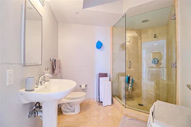 $13,000 | 6365 Collins Avenue, Unit 1903, Miami Beach, FL 33141