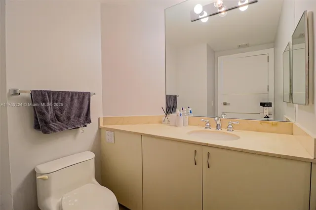 $13,000 | 6365 Collins Avenue, Unit 1903, Miami Beach, FL 33141