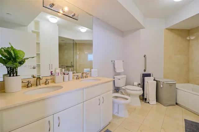 $10,000 | 6365 Collins Avenue, Unit 1903, Miami Beach, FL 33141