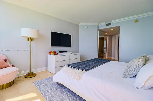 $13,000 | 6365 Collins Avenue, Unit 1903, Miami Beach, FL 33141