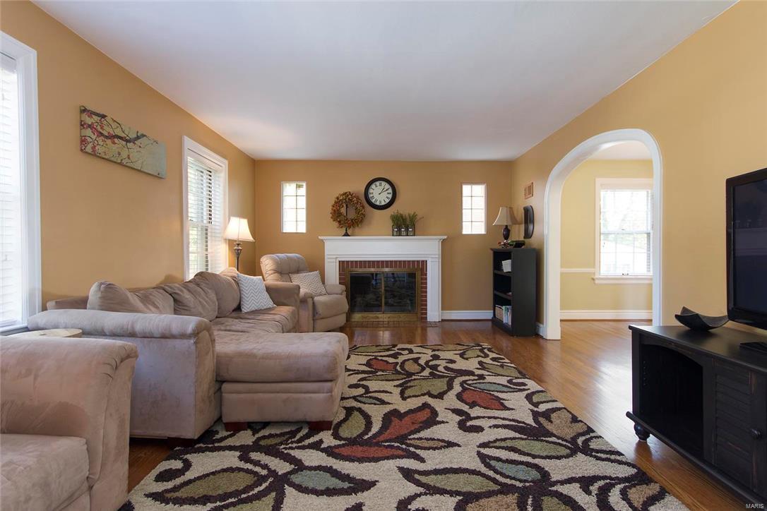 8060 Audrain Drive St. Louis, MO 63121 - Photo 4 of 29